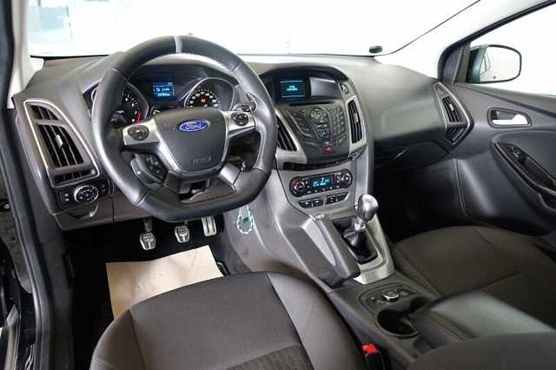 Ford Focus Sync Edition +Xenon+ST Design+