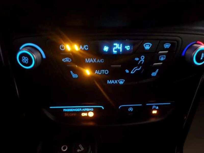 Ford B-Max Titanium +Navi+Kamera+Allwetter+PDC+SHZ+