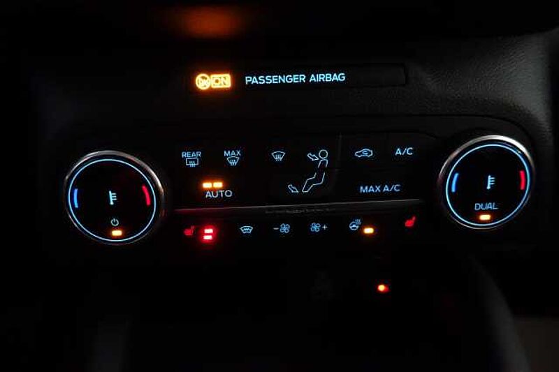 Ford Kuga Titanium X +Winter/Techno-Paket+AHK+HUD+
